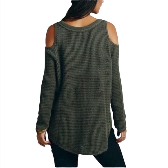 Free People Medium Olive Green Sunrise Cold Shoulder Cut Out Sweater 💯 Cotton R - Picture 2 of 8
